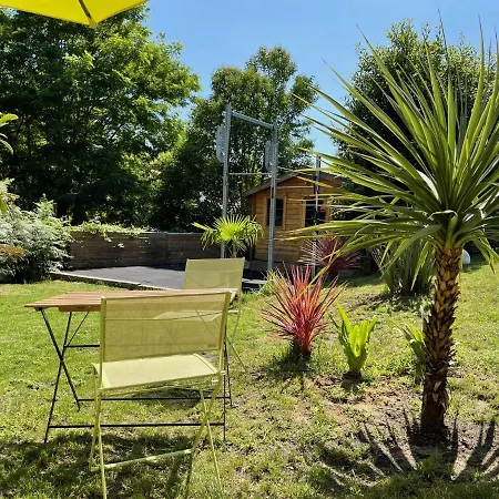 La Wodapalousa, Surf & Crossfit Guesthouse, 800m From Pensjonat