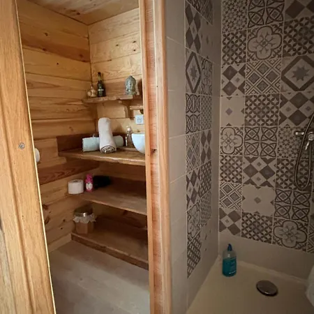 La Wodapalousa, Surf & Crossfit Guesthouse, 800m From 3*