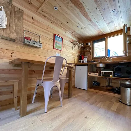 Gæstehus La Wodapalousa, Surf & Crossfit Guesthouse, 800m From