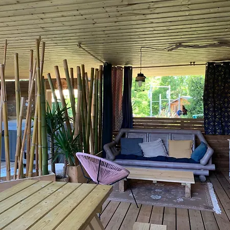 La Wodapalousa, Surf & Crossfit Guesthouse, 800m From 3*